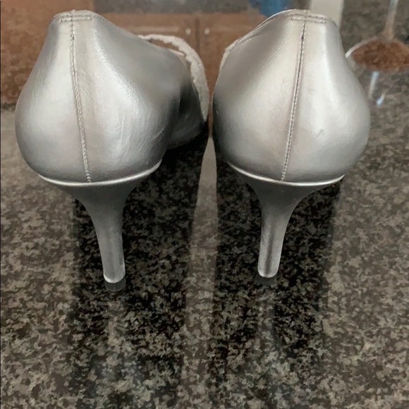 Stuart Weitzman gorgeous peep toe . - Picture 3 of 4